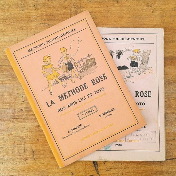 Méthode de lecture, méthode rose , nos amis Lili et Toto, par Souché et Dénouel, aux édition Fernand Nathan. Le premier livret date de 1961 et le deuxième livret est plus ancien, il date de 1936.