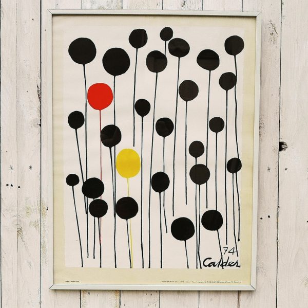 Sérigraphie intitulée les ballons 74, dessinée par Alexander Calder.  Marge un peu jaunie, une petit tâche sur le bas à gauche, très bon état. Dimensions avec cadre : 50 x 66,5 cm
