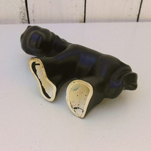 Cheval en céramique noire satinée datant des années 60 faisant penser au travail de Colette Guéden. Excellent état Hauteur : 8 cm Longueur : 15 cm