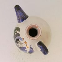 Pichet ou gargoulette en céramique à décor de fleurs , signé Jean de Lespinasse sur le dessous. Très bon état. Hauteur : 17 cm
