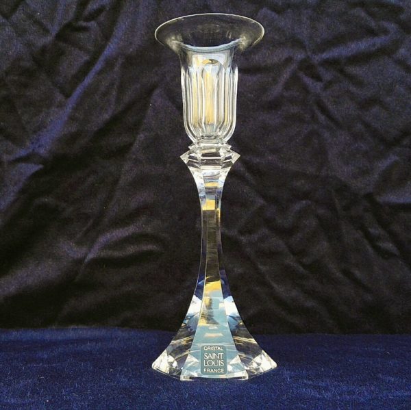 Bougeoir en cristal de Saint louis, modèle Chambord. Signature sur le dessous. Excellent état Hauteur : 21 cm