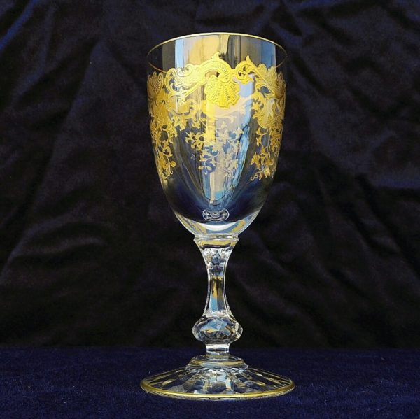  Verre en cristal de Saint louis, modèle Massenet or. Signature sur le dessous. Excellent état Hauteur : 14,5 cm Diamètre : 6,5 cm