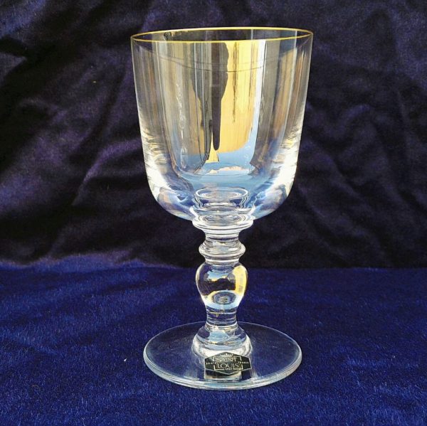 Verre en cristal de Saint louis, modèle Manet filet or. Signature sur le dessous. Excellent état Hauteur : 13,5 cm Diamètre : 7  cm