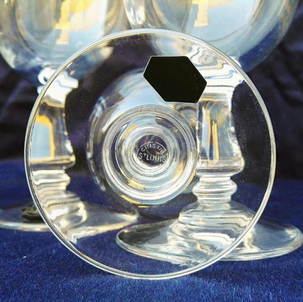 3 verres en cristal de Saint louis, modèle Lucrèce. Signature sur le dessous. Excellent état Hauteur : 15 cm Diamètre : 7,5  cm
