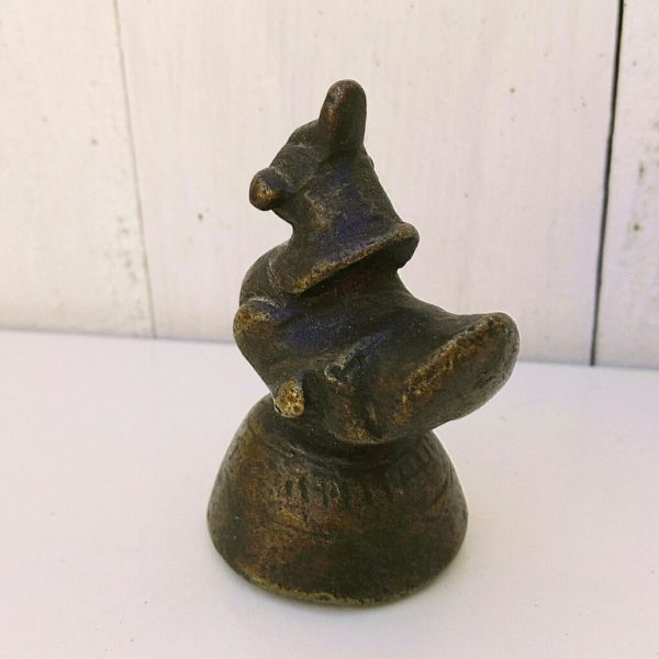Ancien poids à opium en bronze provenant de Birmanie. belle patine. vintage. Bon état général. Hauteur : 8 cm
