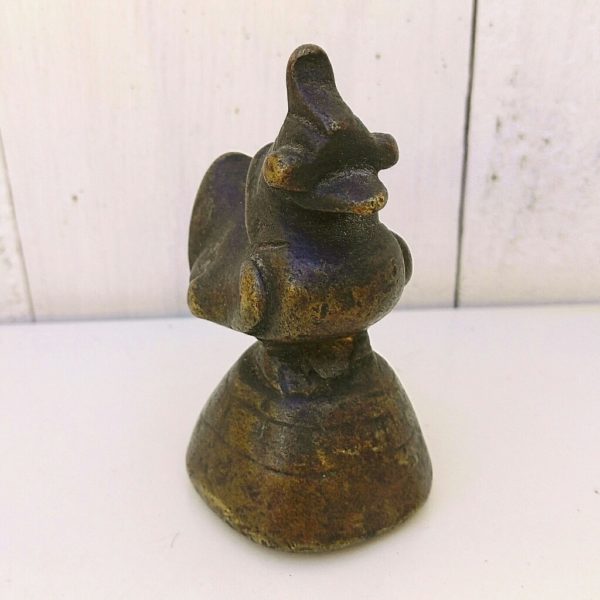 Ancien poids à opium en bronze provenant de Birmanie. belle patine. vintage. Bon état général. Hauteur : 8 cm