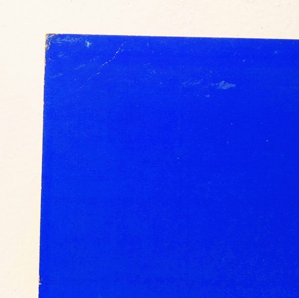 Sérigraphie originale sur carton par Vasarely, nommée Tupa-2. Edition Fernand Hazan, imprimerie Arcay. Numérotée : 67/120 et signée au crayon de papier Coins cornés, petits accrocs sur la bordure, traces de frottement , petites tâches, scotch d'encadreur sur l'arrière. Bon état général Dimensions : 56 x 47 cm