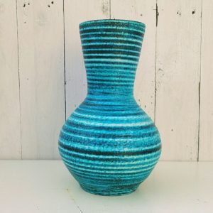  Vase ventru en céramique bleu turquoise, série gauloise, signé Accolay. Intérieur noir irisé. Excellent état. Hauteur : 27 cm