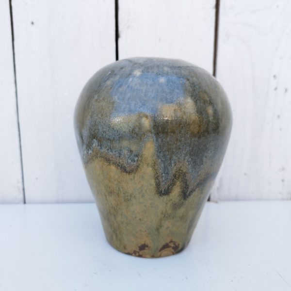 Vase en grès de saint Amand en puisaye, par Thomas Cartier. Signé en creux sur le dessous. Excellent état. Hauteur : 14,5 cm