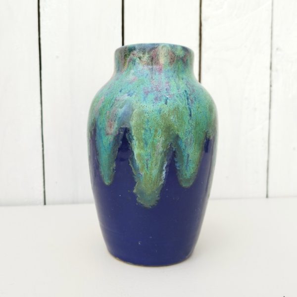 Vase en céramique par Félix Gête, de la manufacture des céramiques d'art de Bordeaux (cab). Différentes teintes de bleus. Signature en creux sur le dessous. Très bon état Hauteur : 17 cm