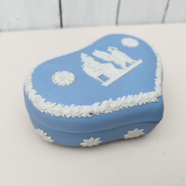 Lot De 2 Camées Anciens Wedgwood - Boîte Verte Et Blanche, 82 Carats, Pendentif Profil De Dame