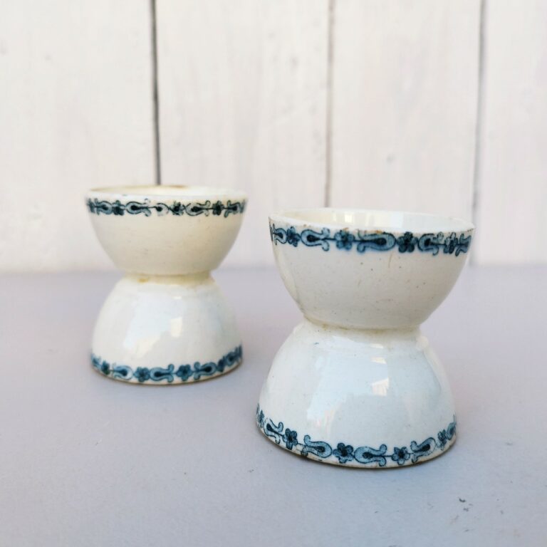 Lot De 2 Coquetiers Vintage En Faïence - Piédouche - Décor Peint à La Main - Années 1920-1949