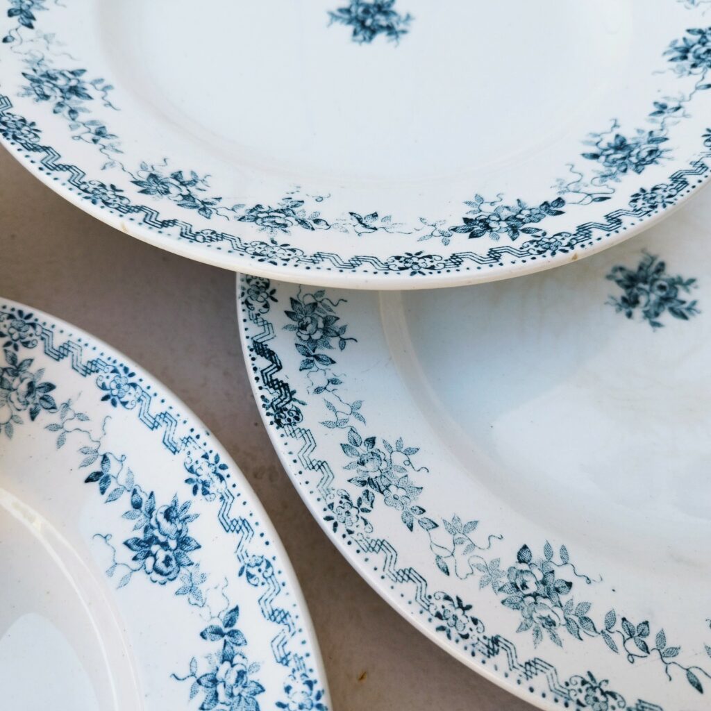 Lot De 2 Anciens Bols à Petit Déjeuner Pied Douche Porcelaine FD Chauvigny France Lot De 2 Anciens Bols à Petit Déjeuner Pied Douche Porcelaine FD Chauvigny France