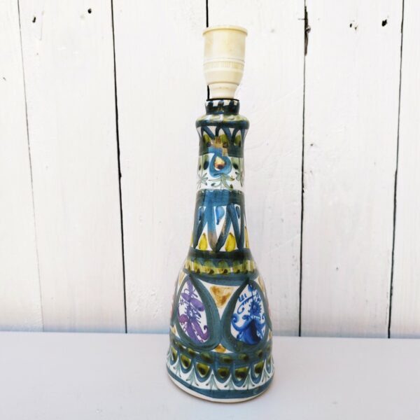 Pied de lampe en céramique de Kéraluc à Quimpe, par André L'helguen. Excellent état. Hauteur avec douille : 28,5 cm
