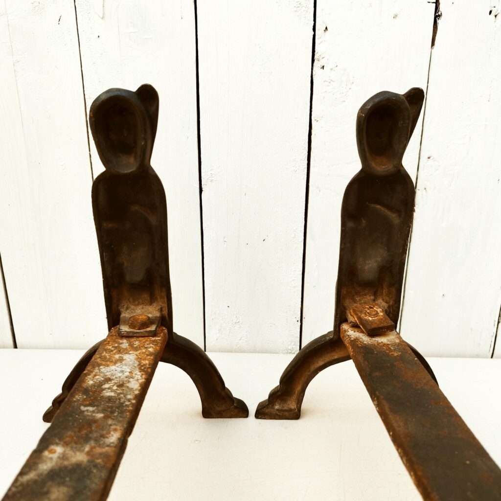 Paire de chenets vintage en laiton massif et acier