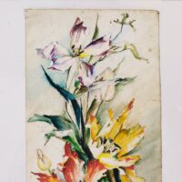 Aquarelle d'un bouquet d'iris colorés sur papierb canson, signé et daté sur le bas. Des petites taches et traces de rousseurs. Coins cornés avec des trous de punaises,un petit accroc sur le bord haut. Bon état général. Dimensions : 53 x 26 cm
