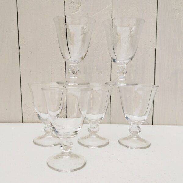Six verres apéritifs en cristal, modèle Orval de la maison Daum. Excellent état. Hauteur : 9,5 cm Diamètre : 6,5 cm