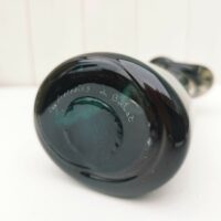 Personnage en verre soufflé de la verrerie de Bréhat, représentant une sorte de génie de la lampe dans Aladin. Signé à la pointe sur le dessous. Excellent état. Hauteur : 29 cm