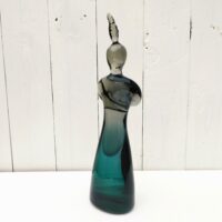 Personnage en verre soufflé de la verrerie de Bréhat, représentant une sorte de génie de la lampe dans Aladin. Signé à la pointe sur le dessous. Excellent état. Hauteur : 29 cm