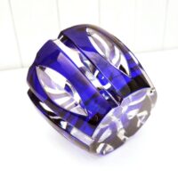 Petite coupe ou vide poche en cristal taillé de Sèvres, de couleur bleu roi. Cachet de la manufacture sur le dessous. Excellent état. Hauteur : 8 cm Diamètre : 11,5 cm