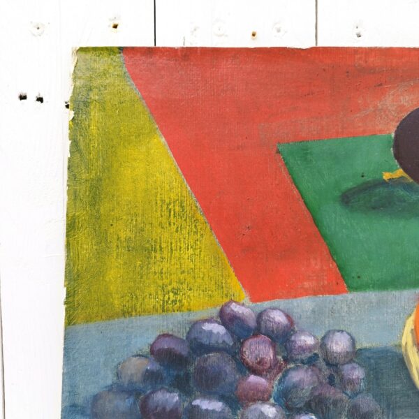 Nature morte représentant une corbeille à fruits et légumes sur une table. Peint par le peintre anglais Henry Rollason. Signé sur l'arrière. Des petites griffures et des petits manques sans gravité. Carton voilé. Bon état général. 50,5 x 41 cm