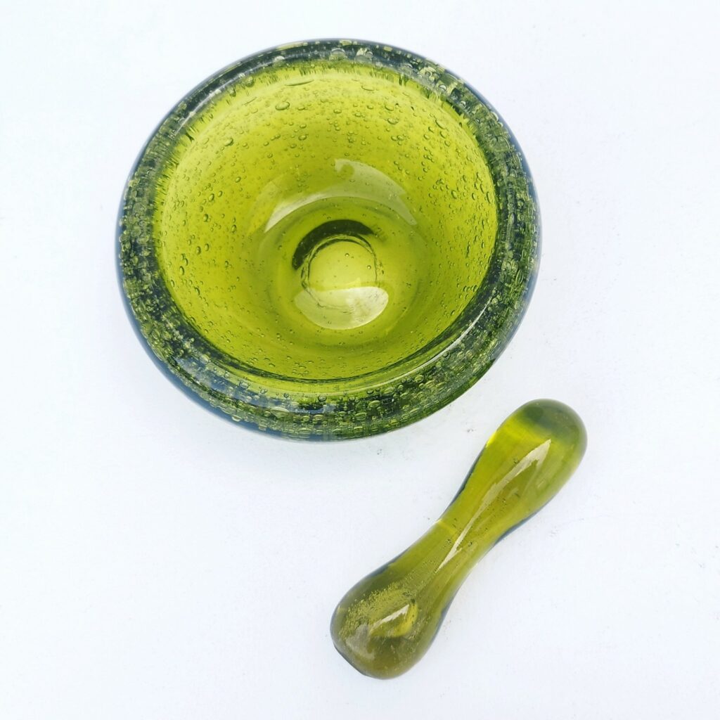 Mortier et pilon du milieu du 20e siècle - Attr. à Seguso - Verre d'art irisé - En vente sur France