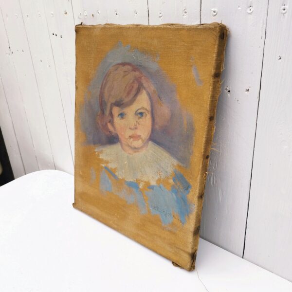 Portrait huile sur toile d'une garçonnet par Luis edouardo de la Rocha. Datant du début XXe.  Signé en bas à droite. Quelques petites tâches et petits manques de peinture. A nettoyer Dans son jus Dimensions : 40 x 31,5 cm