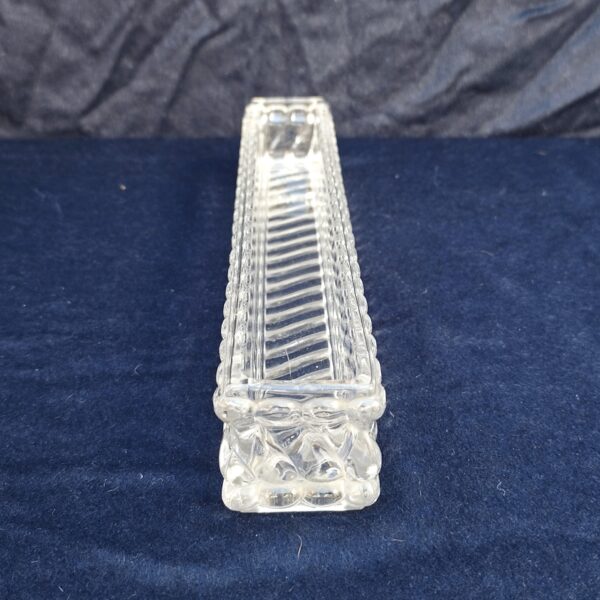 Chemin de table en cristal de Baccarat, modèle Bambou Tors . Signé baccarat sur le dessous. Très bon état. Dimensions : 30,5 x 4,5 x 5 cm