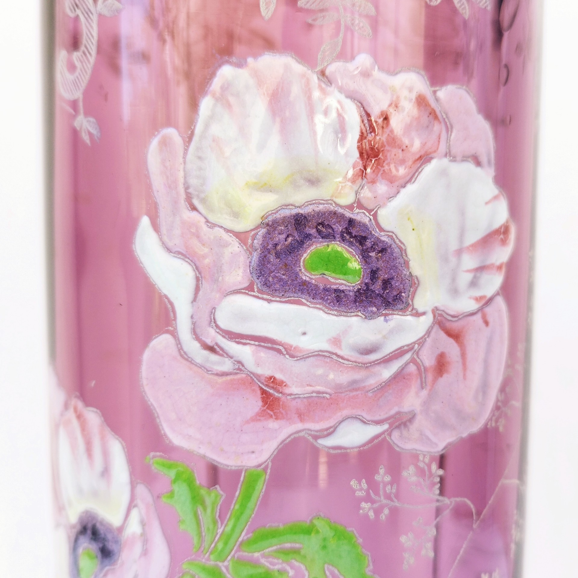 Vase art nouveau en verre émaillé forme rivoli par François Théodore Legras-montjoye. Décor d'anémones fleurie. Quelques petites traces de calcaire à l'intérieur sans gravité. Très bon état Hauteur : 31 cm Diamètre : 11 cm
