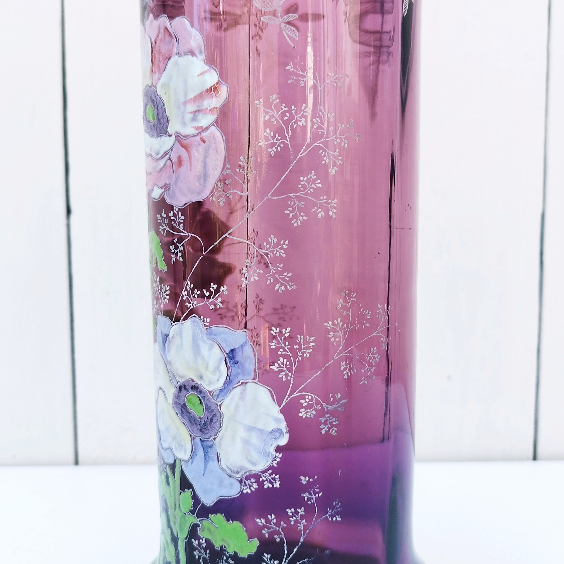 Vase art nouveau en verre émaillé forme rivoli par François Théodore Legras-montjoye. Décor d'anémones fleurie. Quelques petites traces de calcaire à l'intérieur sans gravité. Très bon état Hauteur : 31 cm Diamètre : 11 cm