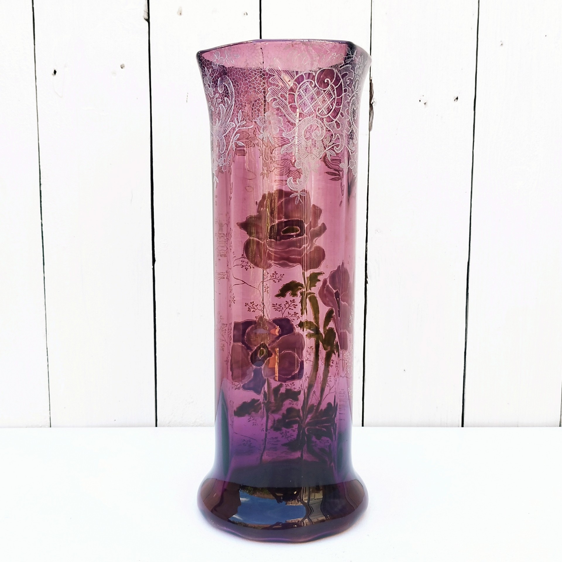 Vase art nouveau en verre émaillé forme rivoli par François Théodore Legras-montjoye. Décor d'anémones fleurie. Quelques petites traces de calcaire à l'intérieur sans gravité. Très bon état Hauteur : 31 cm Diamètre : 11 cm