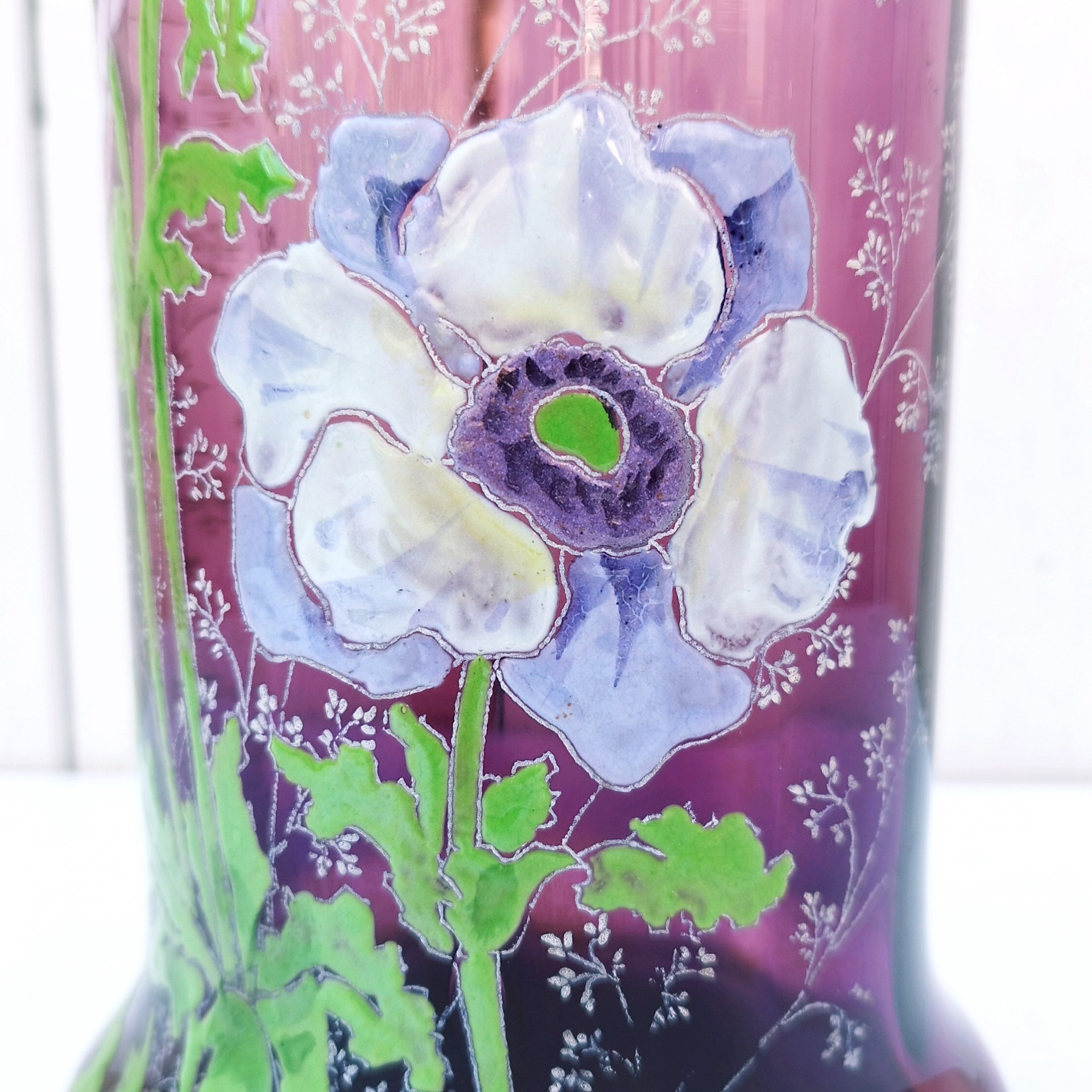 Vase art nouveau en verre émaillé forme rivoli par François Théodore Legras-montjoye. Décor d'anémones fleurie. Quelques petites traces de calcaire à l'intérieur sans gravité. Très bon état Hauteur : 31 cm Diamètre : 11 cm