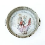 Coupelle ou vide poche en céramique, au décor d'oiseau, par Gustave Reynaud atelier le mûrier Vallauris. Excellent état. Diamètre : 16,5 cm Hauteur : 5 cm