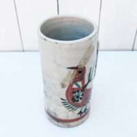 Chope à l'oiseau  en céramique, par Gustave Reynaud pour le mûrier à Vallauris. Peut très bien servir de vase. Bon état général Hauteur  : 17 cm Diamètre : 8 cm