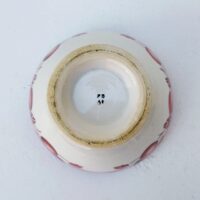 Grand bol en faïence, modèle Cerises Petites usures au col, et petites tâches à l'intérieur. Très bon état général. Hauteur : 9,5 cm Diamètre : 17 cm