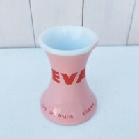 Porte paille publicitaire pour la marque de jus de fruit Eva En opaline rose. Excellent état. Hauteur : 10,5 cm