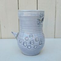 Vase zoomorphe par jacques Ibarra représentant une chouette ou un hibou stylisé. Dans les tons de gris. Excellent état. Hauteur : 14 cm Diamètre col : 8 cm