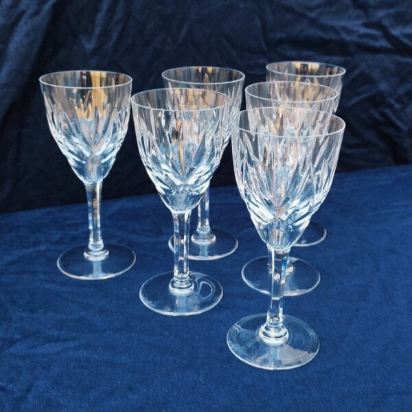 Six verres à vin, cristal taillé, modèle Monaco, vintage