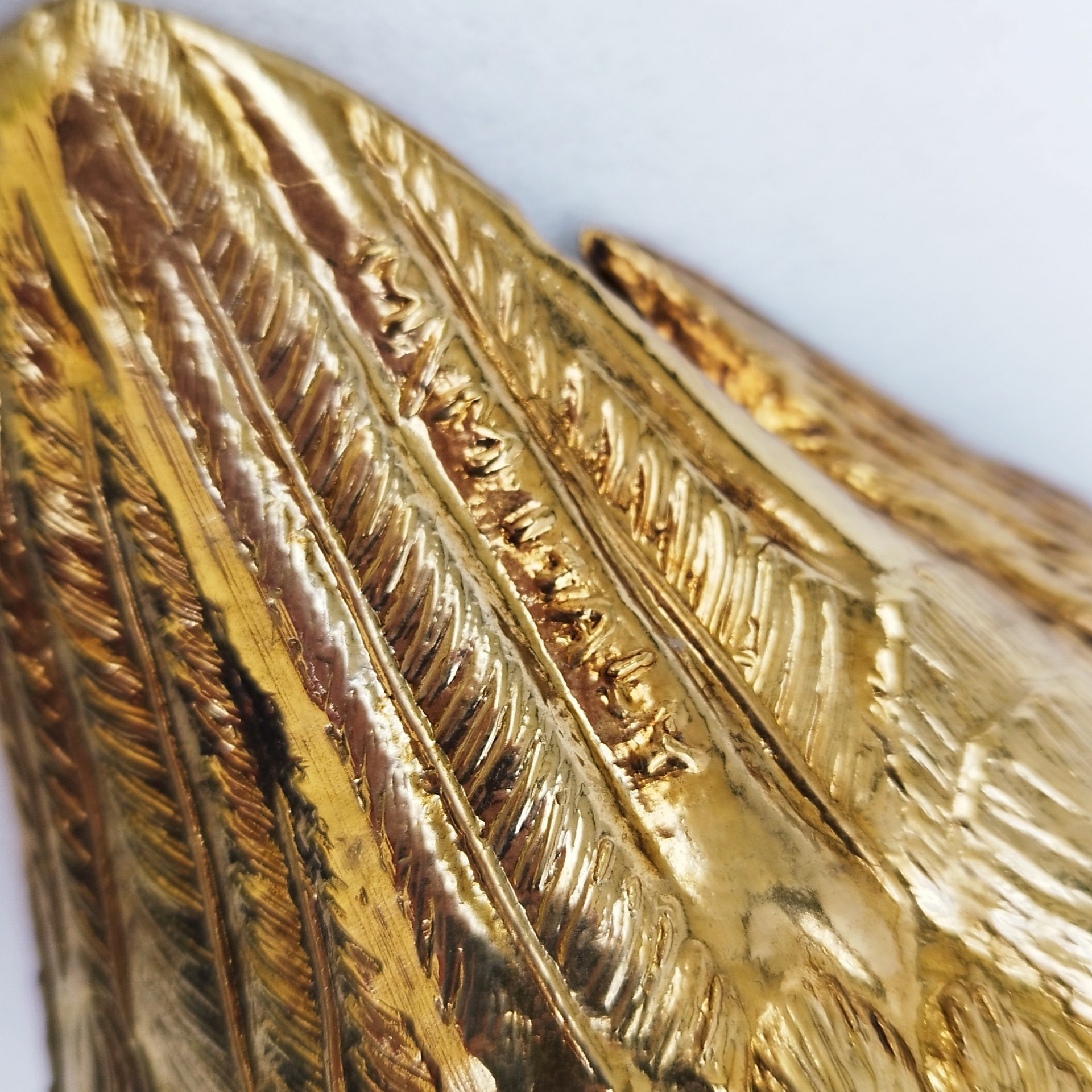 Seau à glaçons  représentant un canard doré dessiné par Mauro Manetti en métal doré, dans les années 70. Made in Italy. Signé sur la queue. bon état général. Hauteur à la tête du canard : 22 cm Hauteur corps du canard : 12 cm Largeur : 15 cm Longueur : ~27 cm