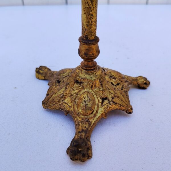 Ancien porte chapeau, présentoir de modiste ou porte perruque, postiche en bronze de la marque Siegel. Structure bronze ciselé à décor de feuille , une mollette permettant de la régler en hauteur. Repose chapeau en bois.