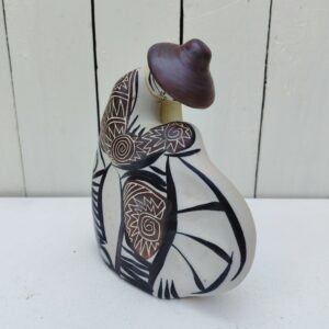 Personnage en grès et porcelaine par Alfonso Otero Regal. Céramiste et sculpteur Espagnol. Etiquette de présentation présente. Bon état général Hauteur : 18 cm