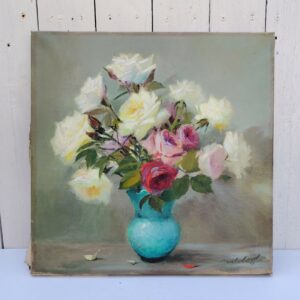 Huile sur toile représentant une nature morte d'un bouquet de roses blanches et roses dans un vase en opaline bleue. Signé Robert . Bon état général Dimensions : 38 x 38 cm