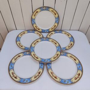 6 assiettes en porcelaine Paul Bocuse, cernées de lièvres et de canards Création Alain VAVRO pour Villeroy et Boch Petites rayure d'usage sans gravité. Très bon état. Diamètre : 29 cm