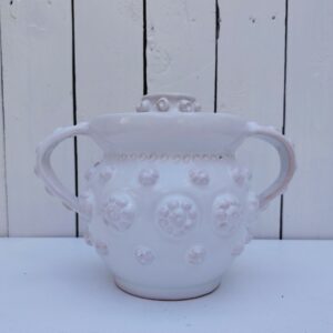 Pique fleur en céramique de Malicorne par Emile Tessier. Signé sur le dessous Quelques petits défauts de cuisson sans gravité, Très bon état général. Hauteur : 20 cm