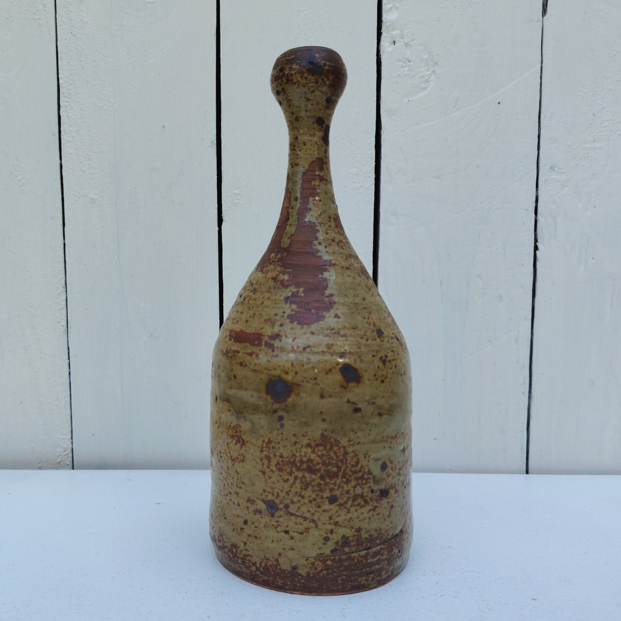 Vase soliflore en grès pyrité. Datant des années 60.  Très bon état Hauteur : 22 cm