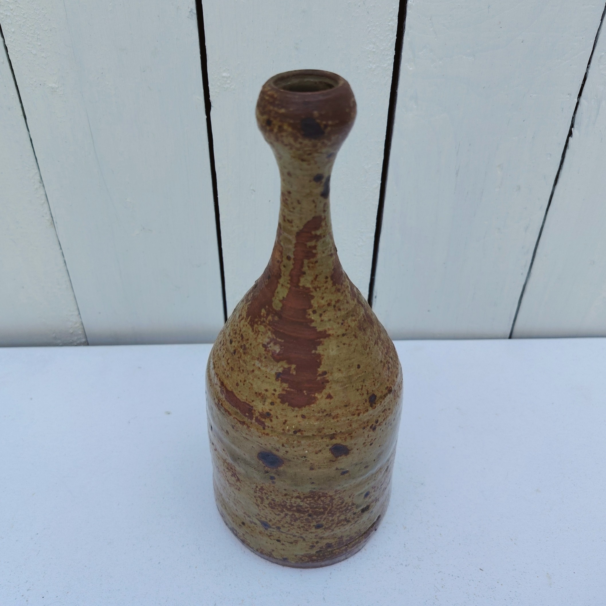 Vase soliflore en grès pyrité. Datant des années 60.  Très bon état Hauteur : 22 cm