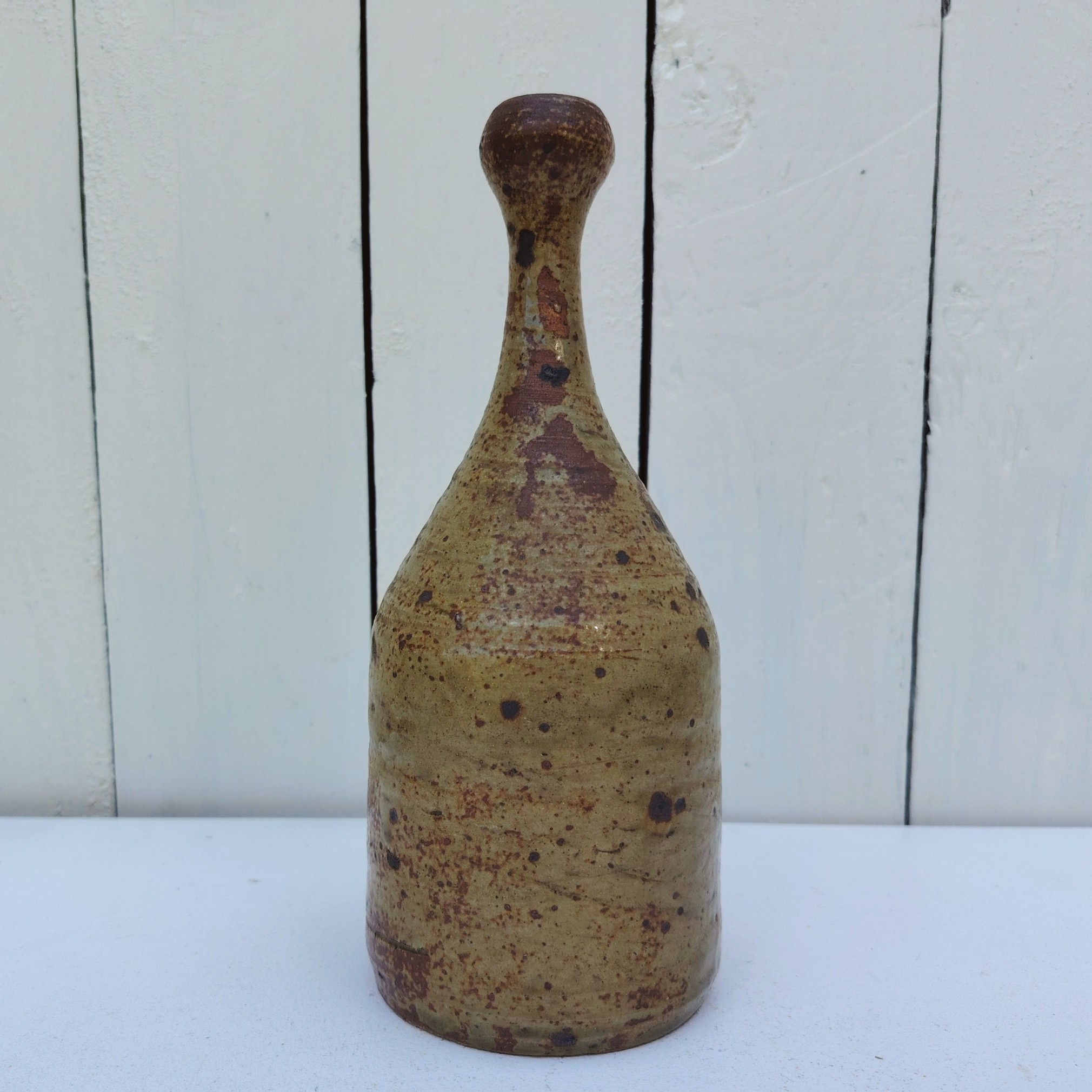 Vase soliflore en grès pyrité. Datant des années 60.  Très bon état Hauteur : 22 cm