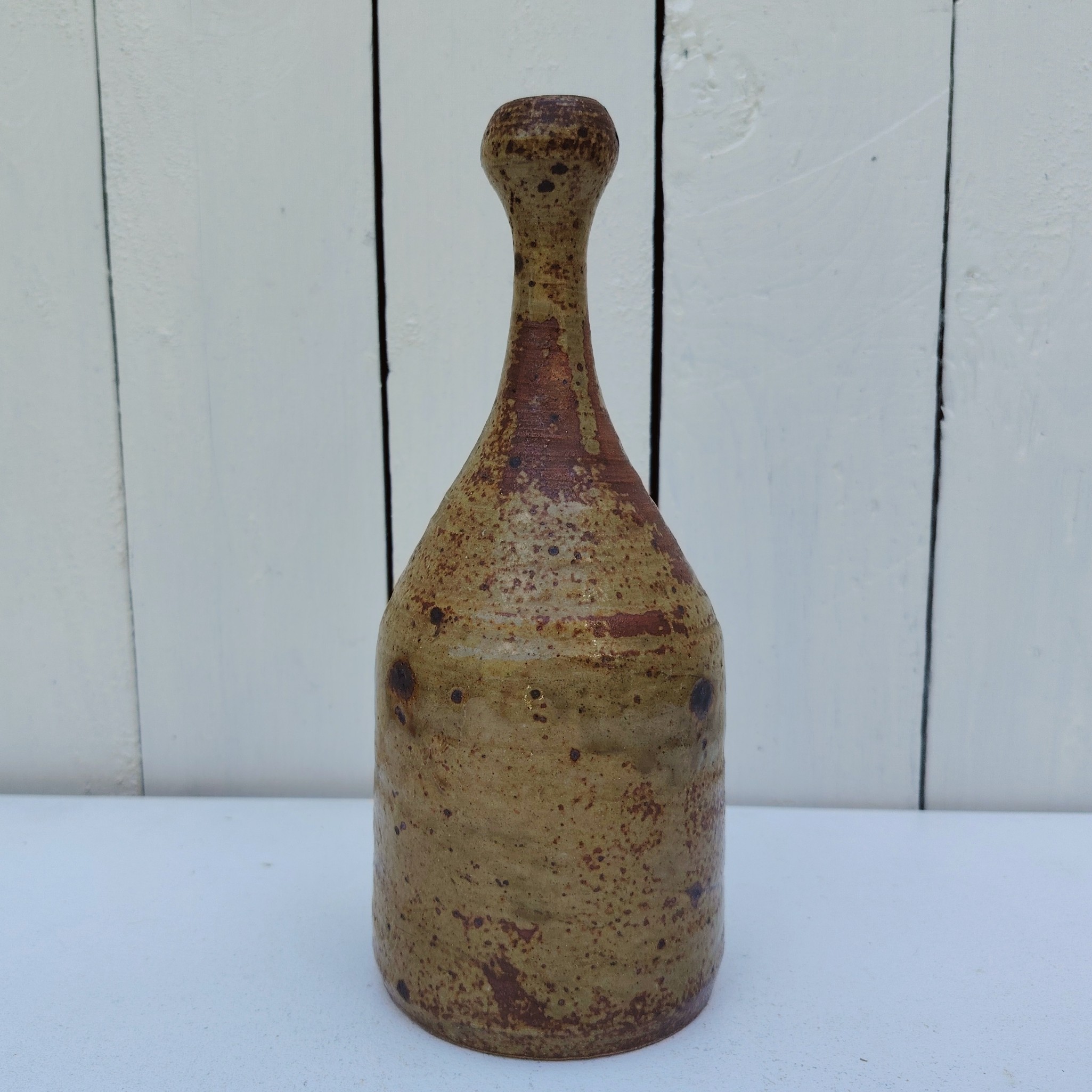 Vase soliflore en grès pyrité. Datant des années 60.  Très bon état Hauteur : 22 cm