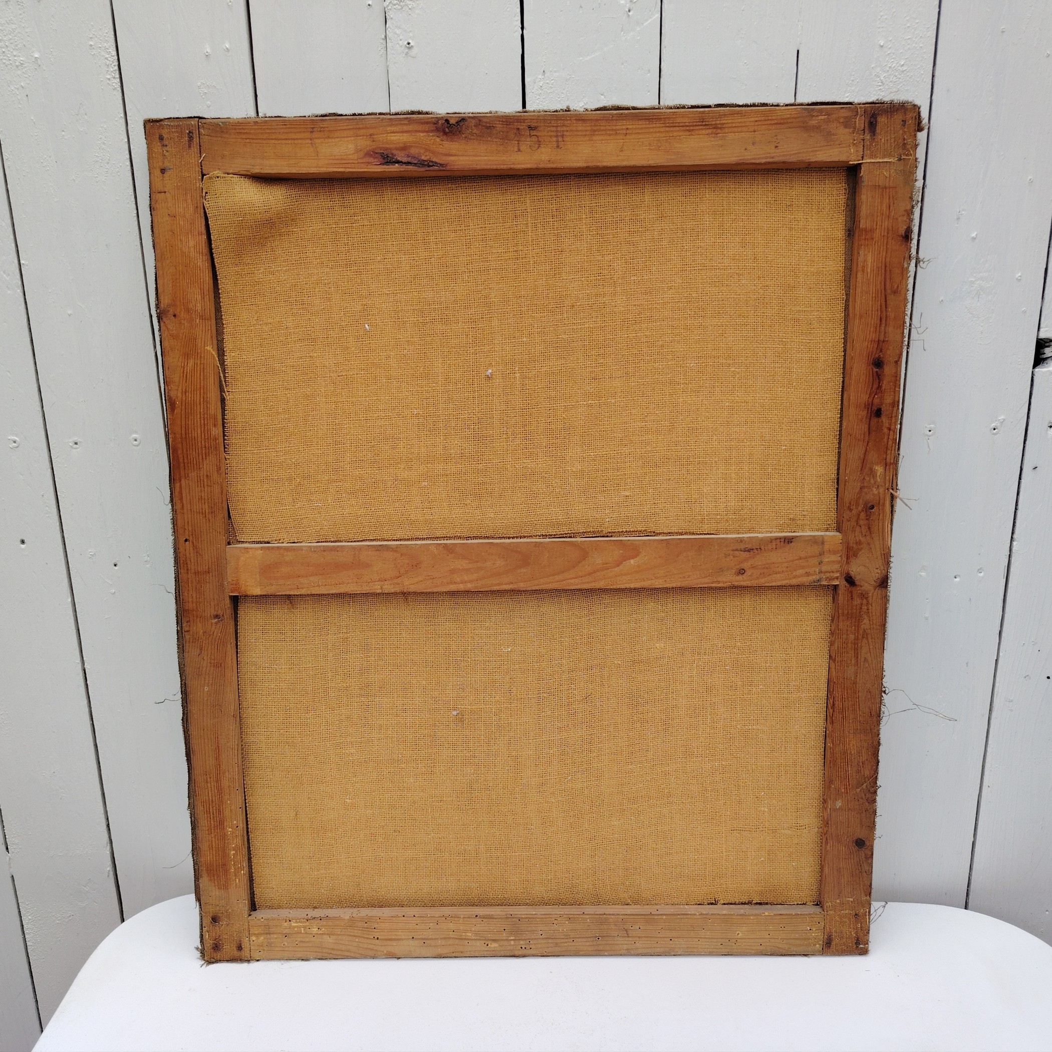 Portrait huile sur toile d'un grand-père par L.Lambert. Datant du début XXe. Signé sur le bas à gauche Quelques petites tâches et petits manques de peinture. Quelques petits accrocs. Toile de jute rajoutée sur l'arrière avec un petit décollement sur un coin haut. A nettoyer Bon état général Dimensions : 65 x 54 cm