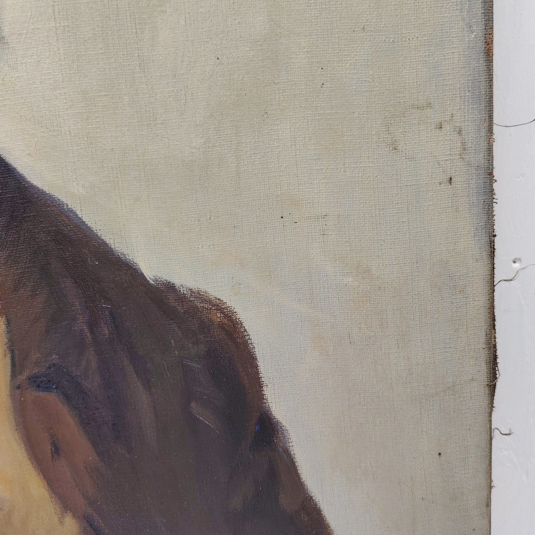 Portrait huile sur toile d'un grand-père par L.Lambert. Datant du début XXe. Signé sur le bas à gauche Quelques petites tâches et petits manques de peinture. Quelques petits accrocs. Toile de jute rajoutée sur l'arrière avec un petit décollement sur un coin haut. A nettoyer Bon état général Dimensions : 65 x 54 cm